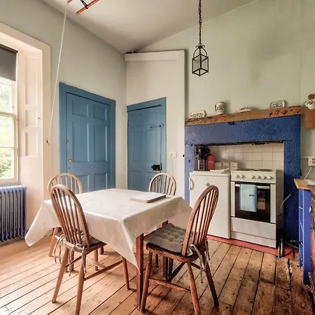 Authentic 3br By Guestready *
