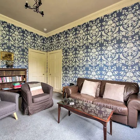 Authentic 3br By Guestready
