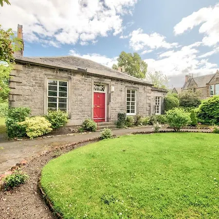 Authentic 3br By Guestready *