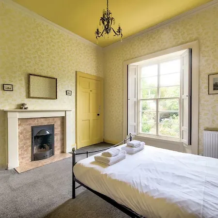Authentic 3br By Guestready *