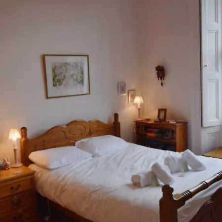 Elegant West End Flat In Leafy Surroundings * Edinburgh
