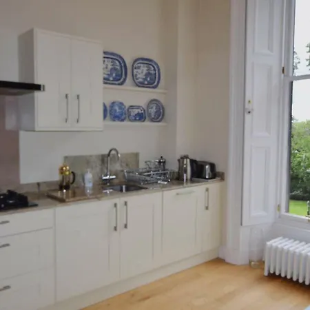 Apartment Elegant West End Flat In Leafy Surroundings Edinburgh