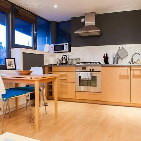Bright & Stylish West End Sleeps 2-4 *