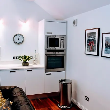 1 Bedroom House With Balcony Sleeps 2 エディンバラ