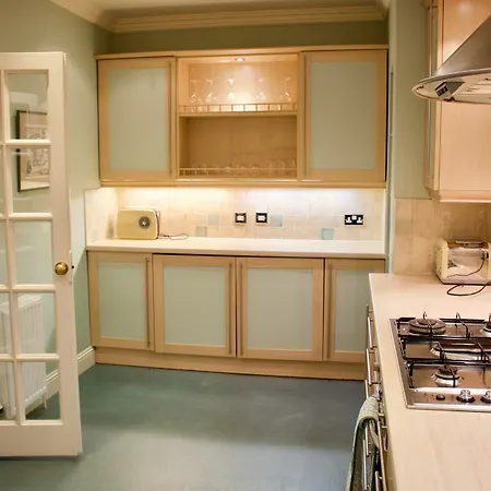 2 Bedroom Flat In Newtown, 公寓 *