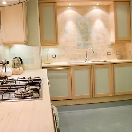 2 Bedroom Flat In Newtown, * 爱丁堡