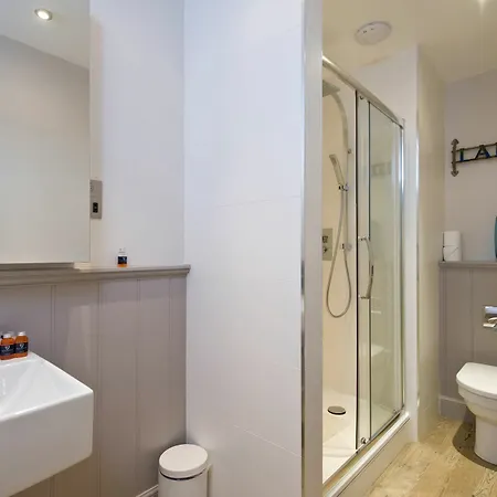 Destiny Scotland - Q-residence * Edinburgh