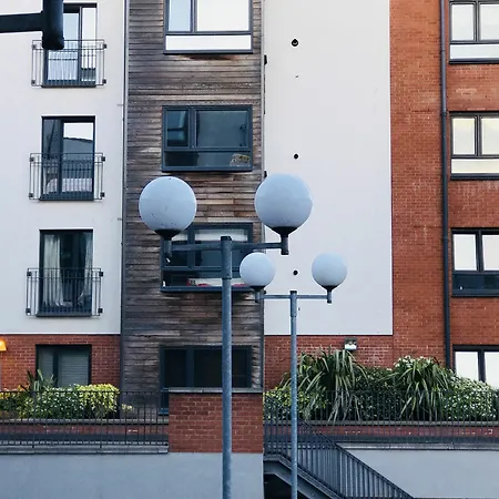 Apartment Two Bed Two Toilet Free Parking *