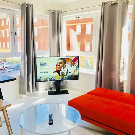 Two Bed Two Toilet Free Parking Apartment