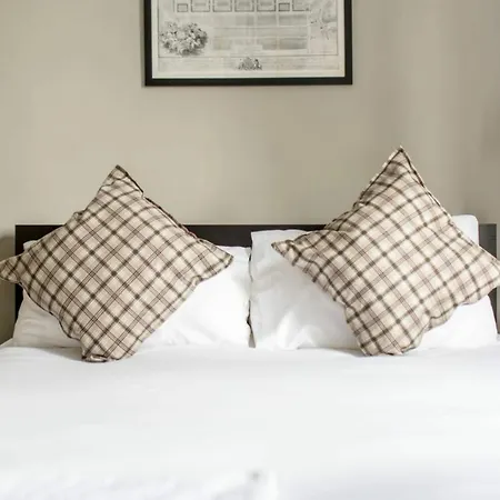 1 Bedroom Flat In