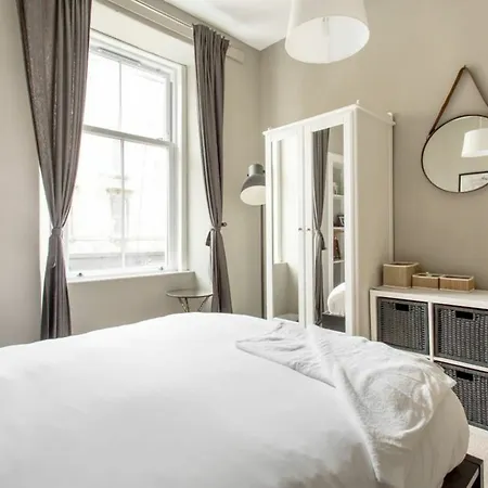 1 Bedroom Flat In Apartamento *