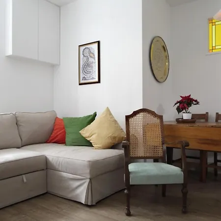 Quiet Ground Floor Mews Flat And Parking *