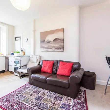1 Bedroom Flat Near Haymarket Lägenhet