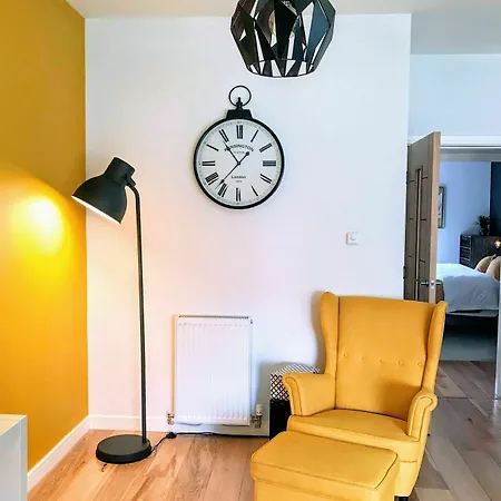 Apartamento Contemporary With Garden