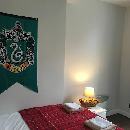 Drummond Street Apartment *