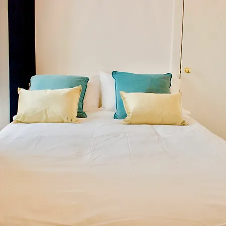 Castle View Sleeps 6 Apartment