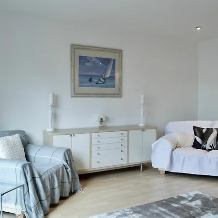 2 Bedroom Flat With Balcony Views Of Arthur's Seat 아파트 에든버러