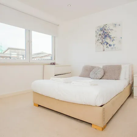 2 Bedroom Flat With Balcony Views Of Arthur's Seat شقة إدنبرة