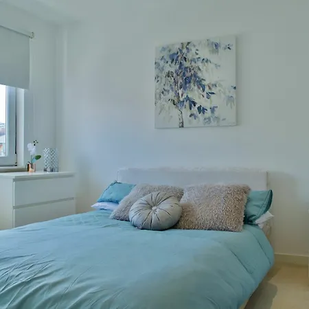 2 Bedroom Flat With Balcony Views Of Arthur's Seat شقة