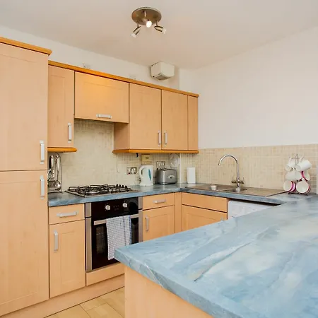 2 Bedroom Flat With Balcony Views Of Arthur's Seat