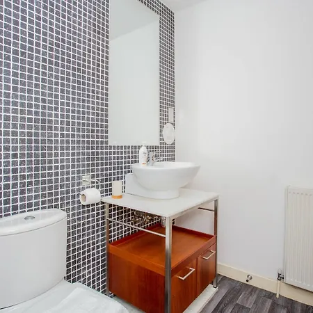 2 Bedroom Flat With Balcony Views Of Arthur's Seat شقة *