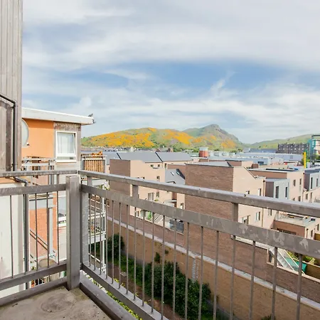 2 Bedroom Flat With Balcony Views Of Arthur's Seat إدنبرة