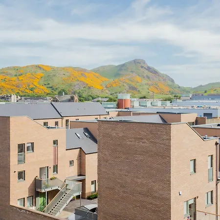 2 Bedroom Flat With Balcony Views Of Arthur's Seat 에든버러