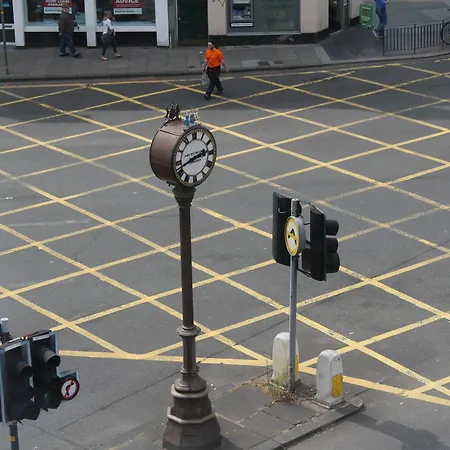 3 Bedroom Centre In Lauriston Place Appartement