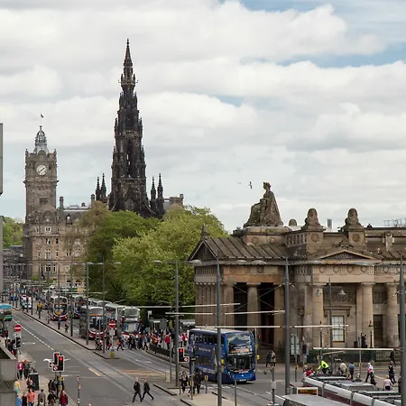 Destiny Scotland - Chisholm Hunter Apartmán *