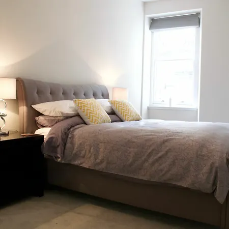 1 Bedroom West End Sleeps 2