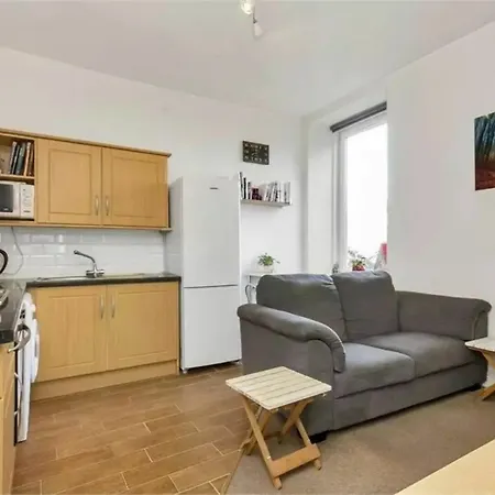 1 Bedroom Flat In Dalry * Edinburgh