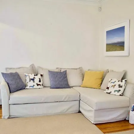 Apartamento With Private Entrance & Patio Edimburgo