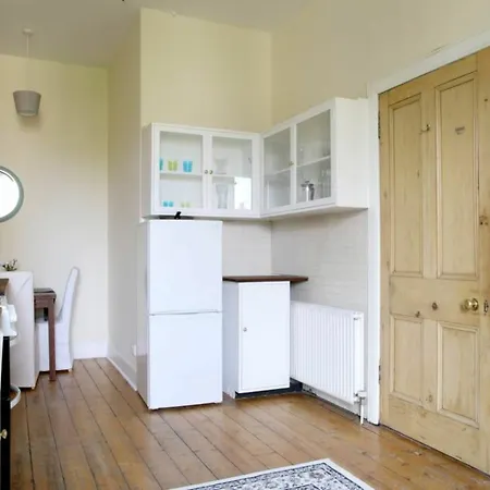 1 Bedroom In Bruntsfield *