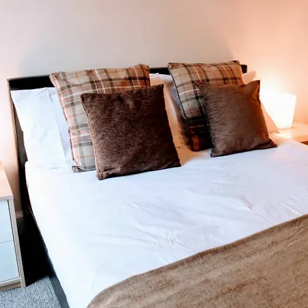 1 Bedroom In Leafy Morningside Apartment *