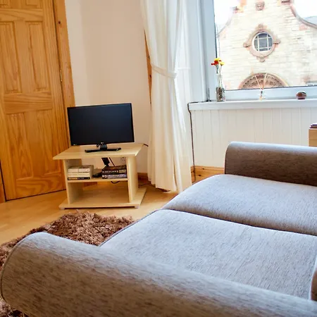 1 Bedroom Flat In Dalry Area Apartment *