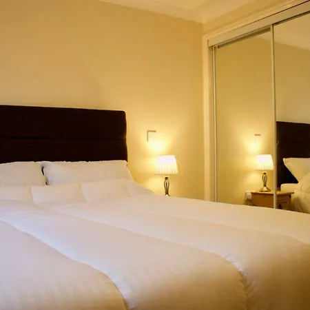 2 Bedroom Flat Near Holyrood Park Sleeps 4 *