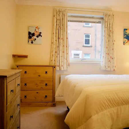 2 Bedroom Flat Near Holyrood Park Sleeps 4 Lägenhet Edinburg