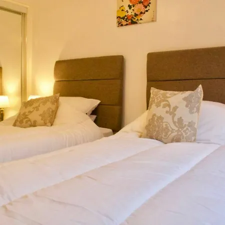 Lägenhet 2 Bedroom Flat Near Holyrood Park Sleeps 4