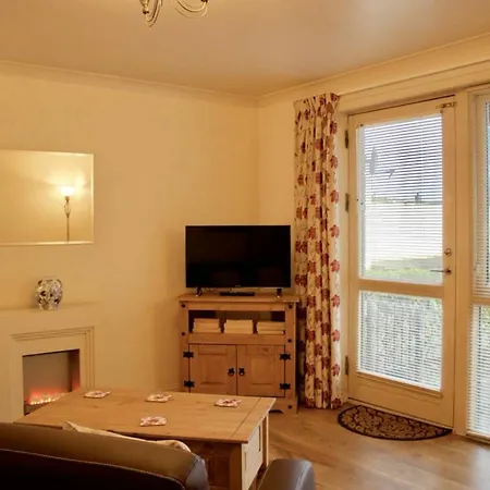 2 Bedroom Flat Near Holyrood Park Sleeps 4 Edinburg