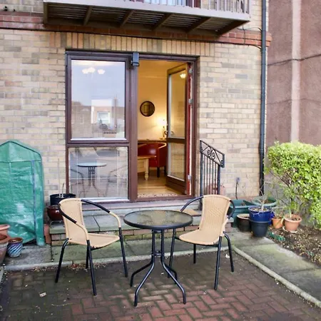 2 Bedroom Flat Near Holyrood Park Sleeps 4 Lägenhet Edinburg