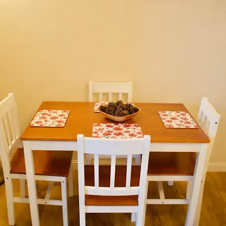 2 Bedroom Flat Near Holyrood Park Sleeps 4 Edinburg