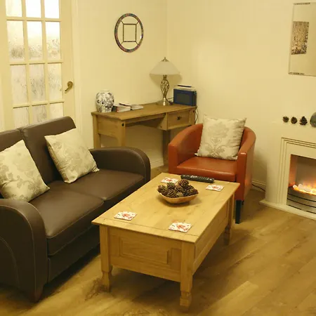 2 Bedroom Flat Near Holyrood Park Sleeps 4 Lägenhet *