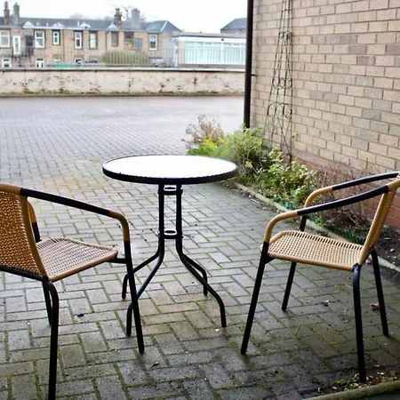 2 Bedroom Flat Near Holyrood Park Sleeps 4 Lägenhet