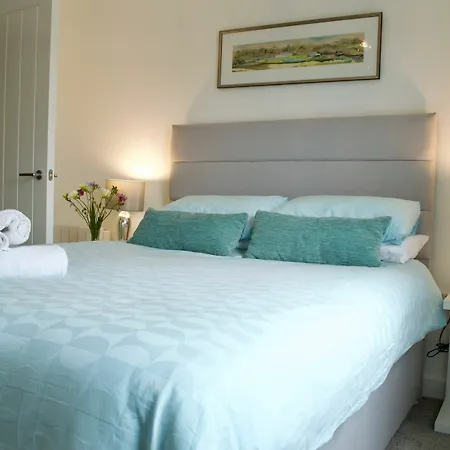 2 Bedroom With Free Parking Apartment Edinburgh