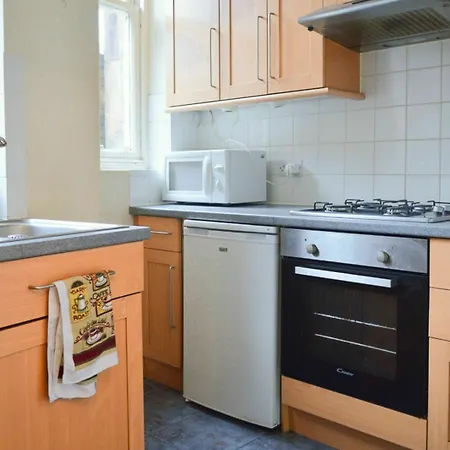 3 Bedroom Flat In Morningside
