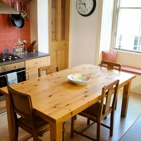 Апартаменты 2 Bedroom Flat Near The Kings Theatre *