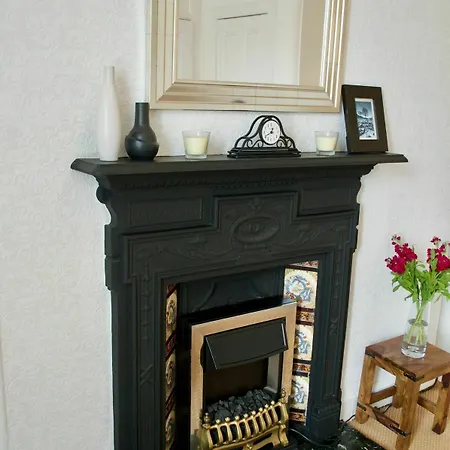 1 Bedroom Flat In Meadowbank Apartment