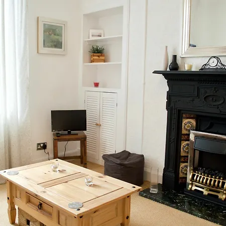 1 Bedroom Flat In Meadowbank