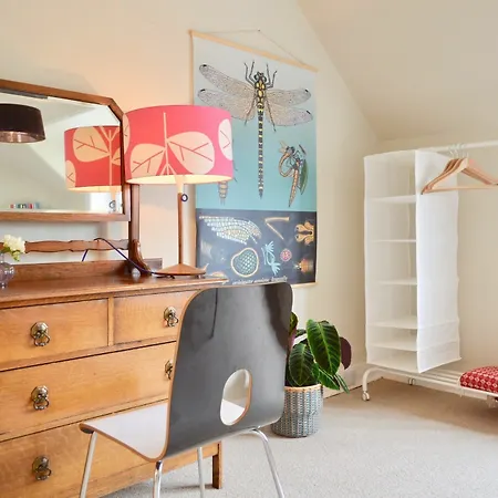 2 Bedroom Flat In Apartment *