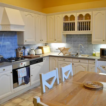 Georgian Flat In The West End *